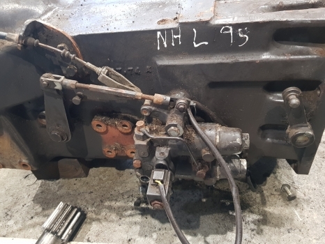 New Holland Fiat Ford L95 Transmission Assy 5166741, 5167174, 47132243, 5172780 - Gearbox for Farm tractor: picture 4 New Holland Fiat Ford L95 Transmission Assy 5166741, 5167174, 47132243, 5172780 - Gearbox for Farm tractor: picture 4