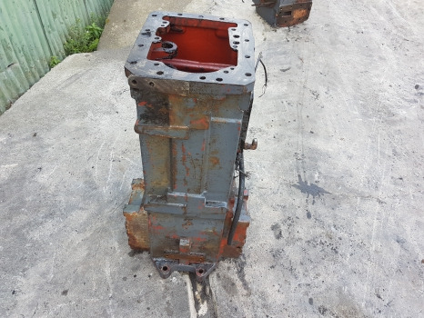 New Holland Tm, 60 Transmission Housing 5164693, 5181448, 5183647 - Gearbox: picture 3 New Holland Tm, 60 Transmission Housing 5164693, 5181448, 5183647 - Gearbox: picture 3