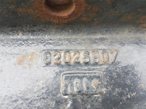 New Holland Tm, Ts, 60 Series Main Weight Carrier Block 82026907, 82014593 - Counterweight for Agricultural machinery: picture 4 New Holland Tm, Ts, 60 Series Main Weight Carrier Block 82026907, 82014593 - Counterweight for Agricultural machinery: picture 4