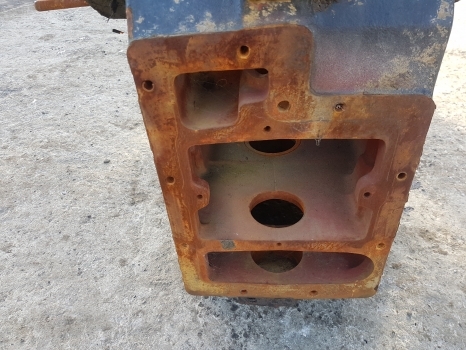 New Holland Tm130, Tm120, Tm140 Transmission Housing 47125398, 44985001 - Gearbox for Farm tractor: picture 5 New Holland Tm130, Tm120, Tm140 Transmission Housing 47125398, 44985001 - Gearbox for Farm tractor: picture 5
