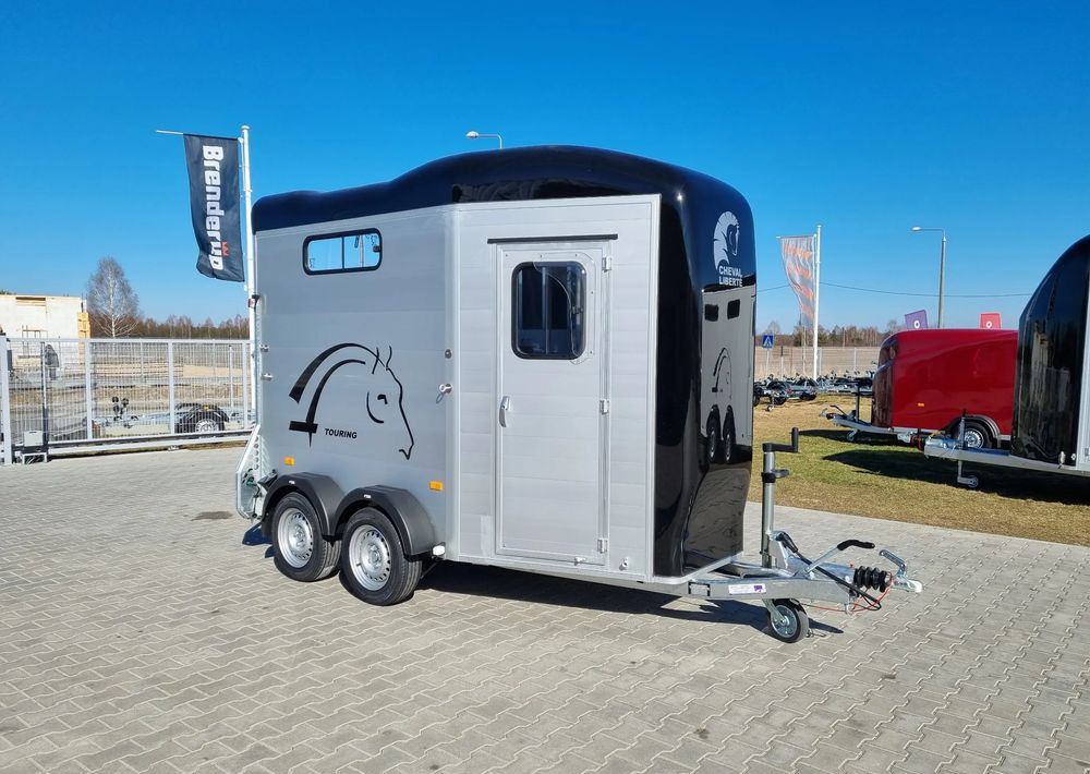 CHEVAL LIBERTÉ Touring Country + siodlarnia | przyczepa dla dwóch koni z rampą z przodu | 2000 kg DMC - Horse trailer: picture 1 CHEVAL LIBERTÉ Touring Country + siodlarnia | przyczepa dla dwóch koni z rampą z przodu | 2000 kg DMC - Horse trailer: picture 1