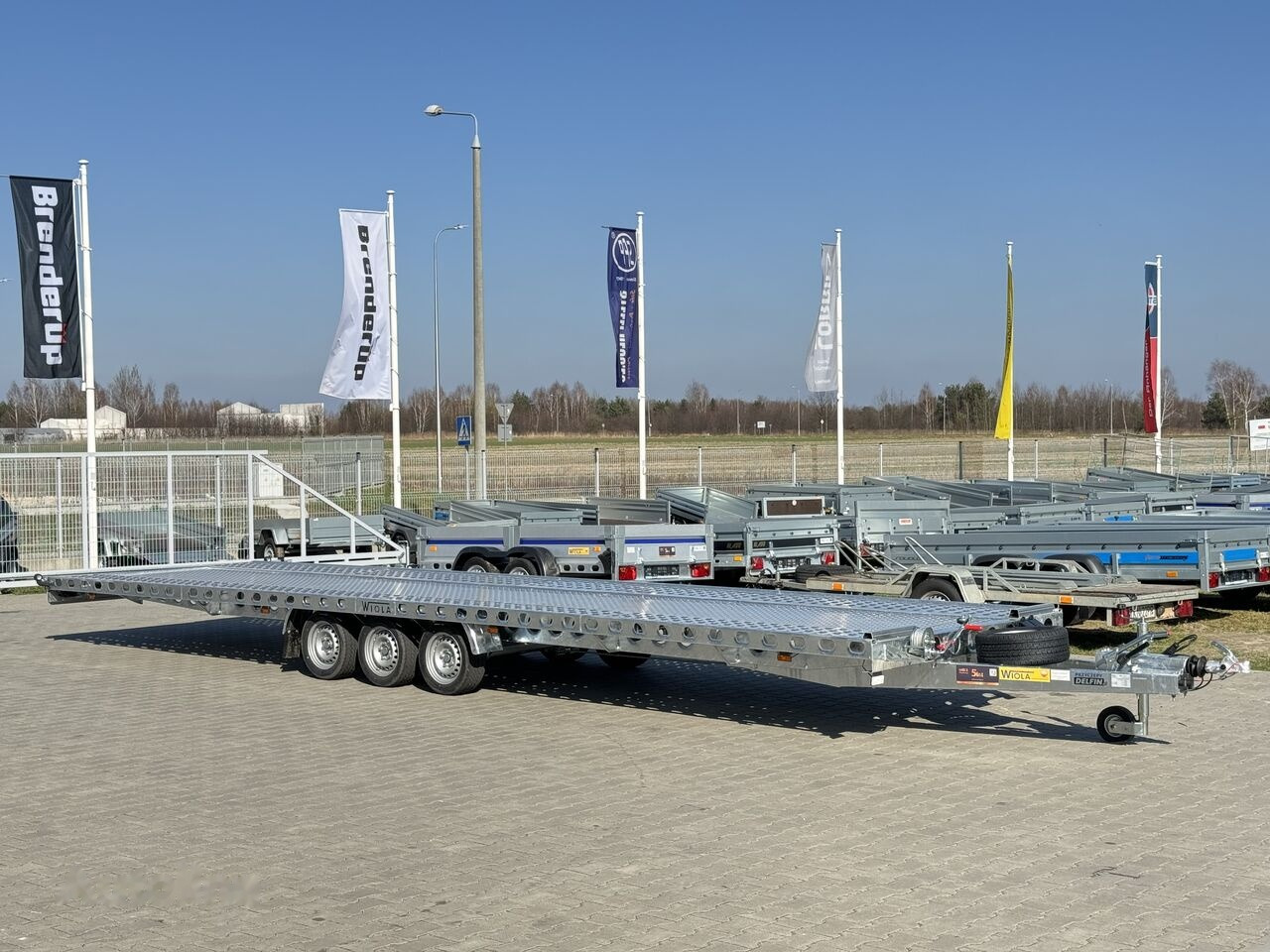 Wiola L35G85 8.5m long trailer with 3 axles for transport of 2 cars - Autotransporter trailer: picture 3 Wiola L35G85 8.5m long trailer with 3 axles for transport of 2 cars - Autotransporter trailer: picture 3