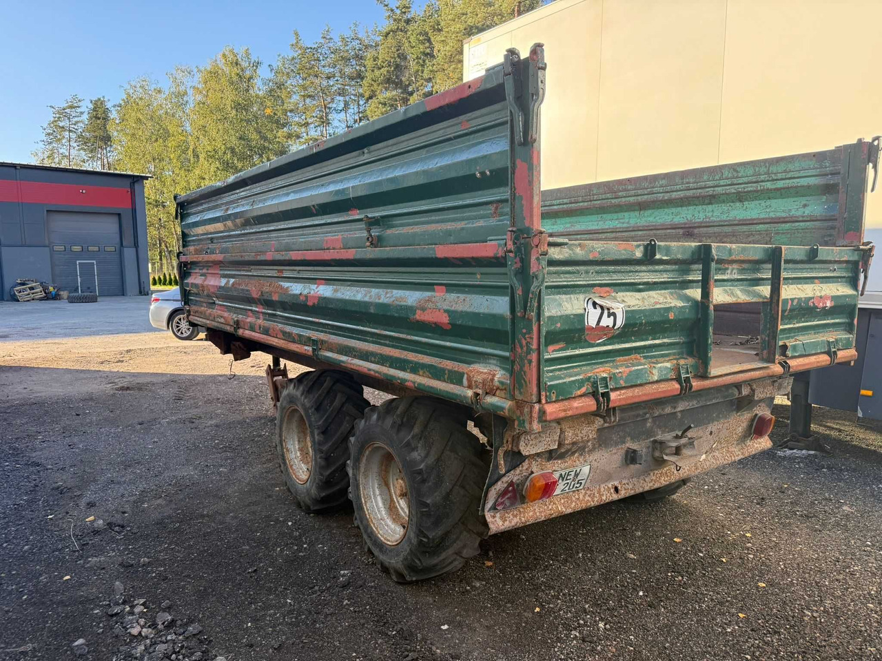 Przyczepa tandem wywrotka 3-stronna ,resory , Reisch , DMC 8 t.,1999 r - Farm trailer: picture 2 Przyczepa tandem wywrotka 3-stronna ,resory , Reisch , DMC 8 t.,1999 r - Farm trailer: picture 2