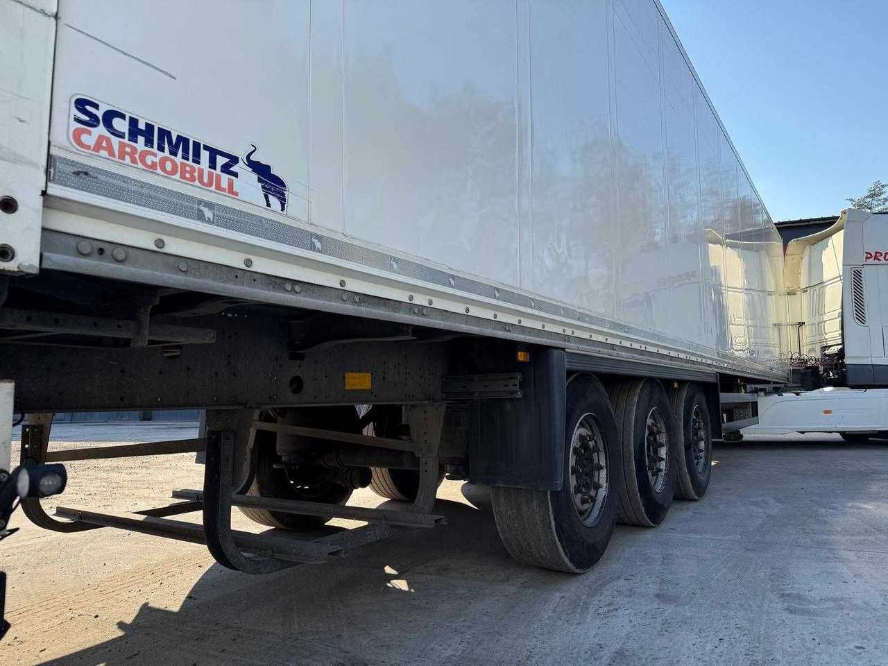 Schmitz Izoterma Kontener Box, 2017r, roleta , 481083 km , z Francji - Isothermal semi-trailer: picture 4 Schmitz Izoterma Kontener Box, 2017r, roleta , 481083 km , z Francji - Isothermal semi-trailer: picture 4