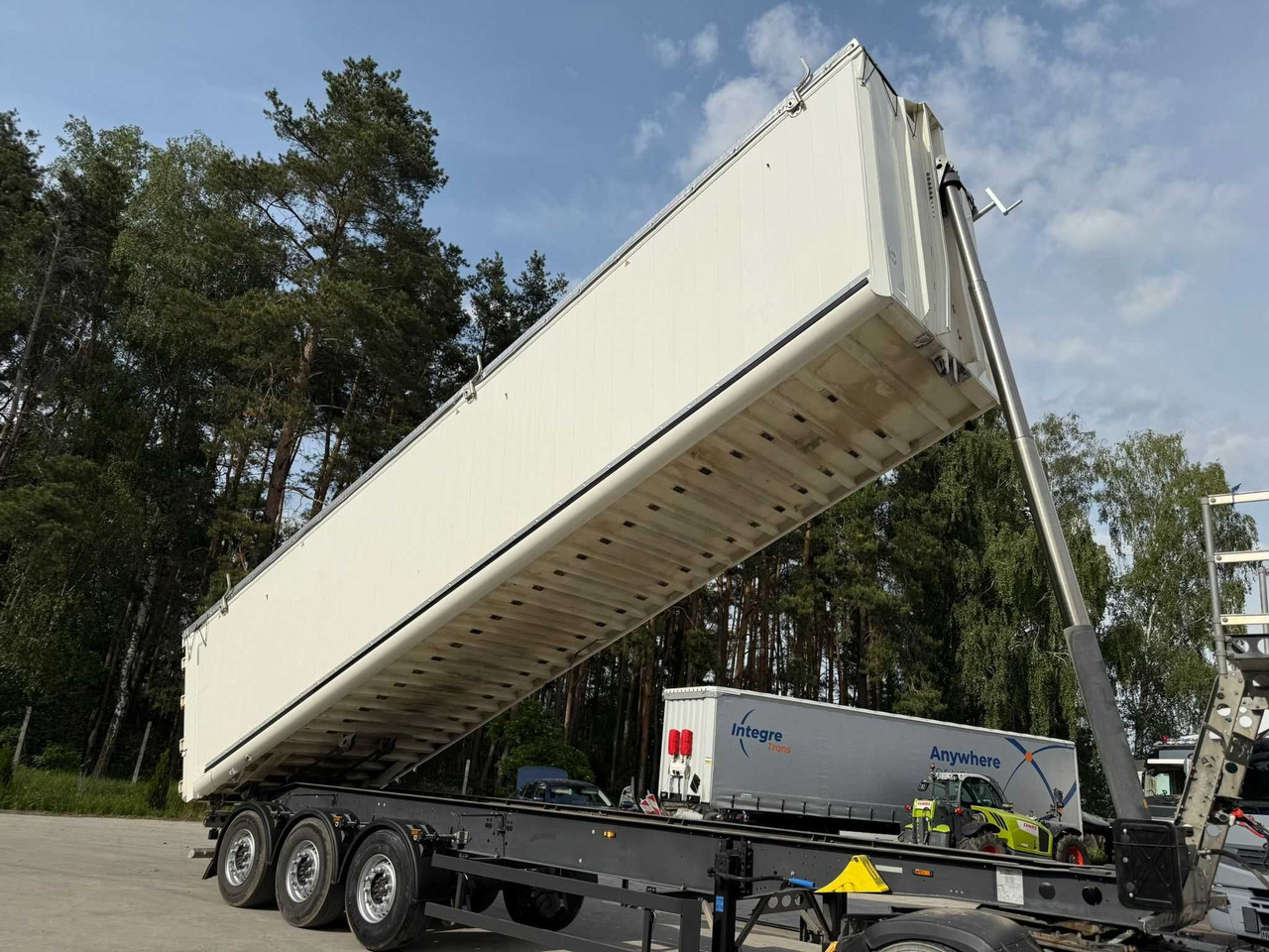 Tipper semi-trailer Wywrotka Schmitz 60 m3, 2018 rok, oś podnoszona, drzwi,import Francja: picture 1