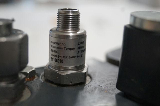 Jungheinrich 51193016 | Hydraulic Clamb from EKS308 year 2014 loading sensor 511 - Hydraulics for Material handling equipment: picture 2 Jungheinrich 51193016 | Hydraulic Clamb from EKS308 year 2014 loading sensor 511 - Hydraulics for Material handling equipment: picture 2