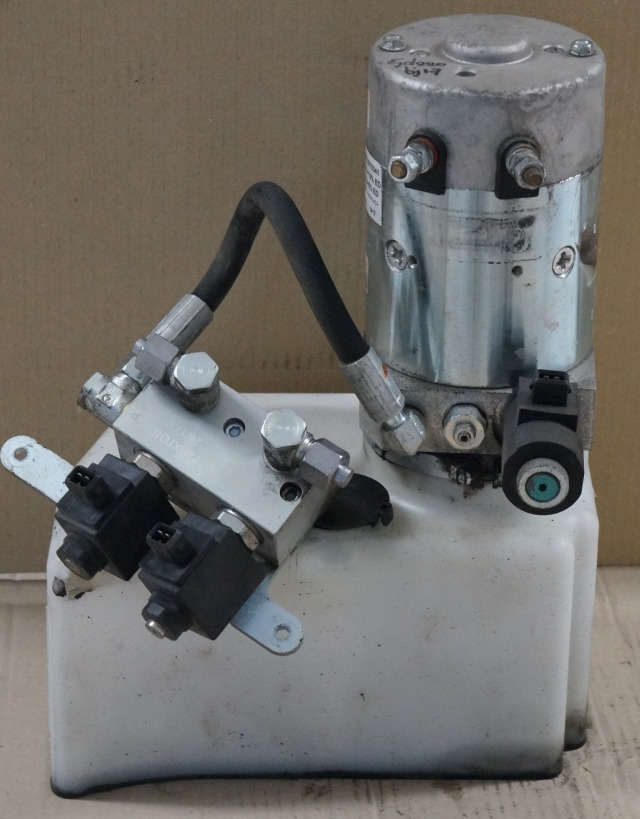 Jungheinrich 51417583 | Pumpmotor with tank and valve block 24V 2,2KW code R9320 - Hydraulic pump for Material handling equipment: picture 1 Jungheinrich 51417583 | Pumpmotor with tank and valve block 24V 2,2KW code R9320 - Hydraulic pump for Material handling equipment: picture 1