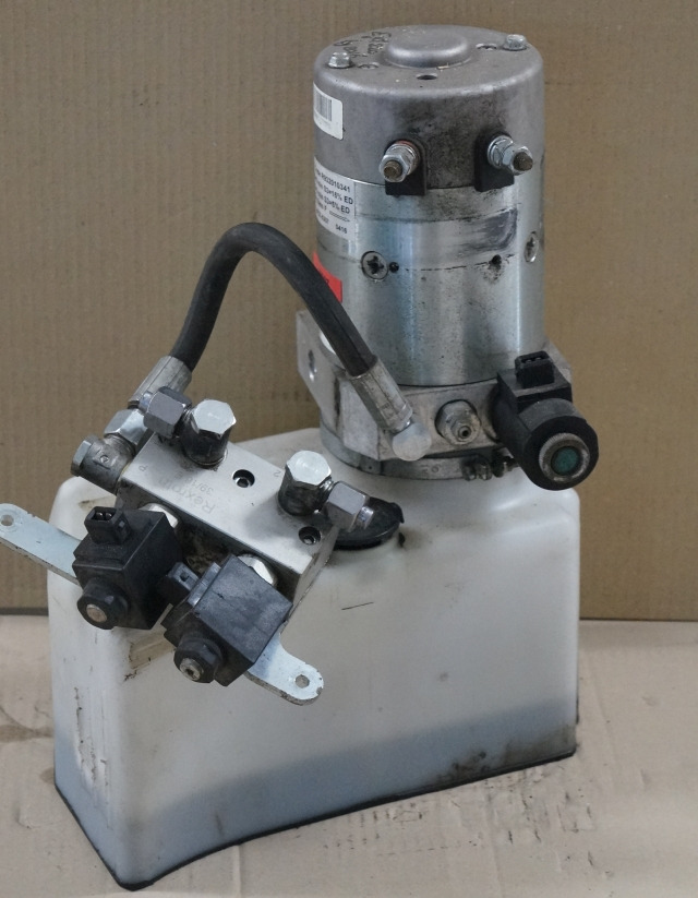 Jungheinrich 51417583 | Pumpmotor with tank and valve block 24V 2,2KW code R9320 - Hydraulic pump for Material handling equipment: picture 1 Jungheinrich 51417583 | Pumpmotor with tank and valve block 24V 2,2KW code R9320 - Hydraulic pump for Material handling equipment: picture 1