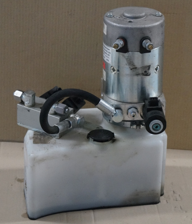 Jungheinrich 51417583 | Pumpmotor with tank and valve block 24V 2,2KW code R9320 - Hydraulic pump for Material handling equipment: picture 1 Jungheinrich 51417583 | Pumpmotor with tank and valve block 24V 2,2KW code R9320 - Hydraulic pump for Material handling equipment: picture 1