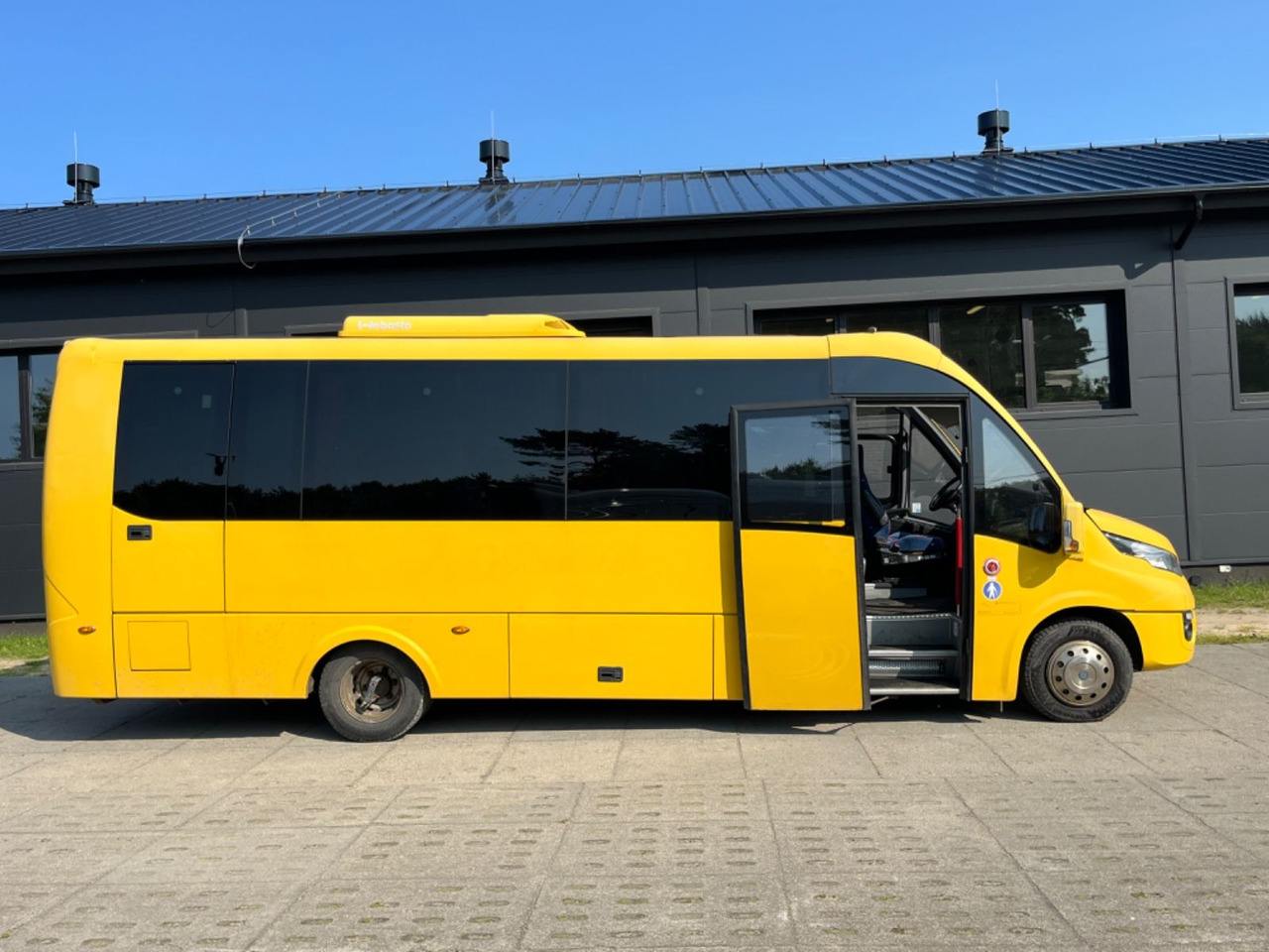 Iveco Rosero First / 24+1+1 / Telma/ EURO6 - Coach: picture 2 Iveco Rosero First / 24+1+1 / Telma/ EURO6 - Coach: picture 2