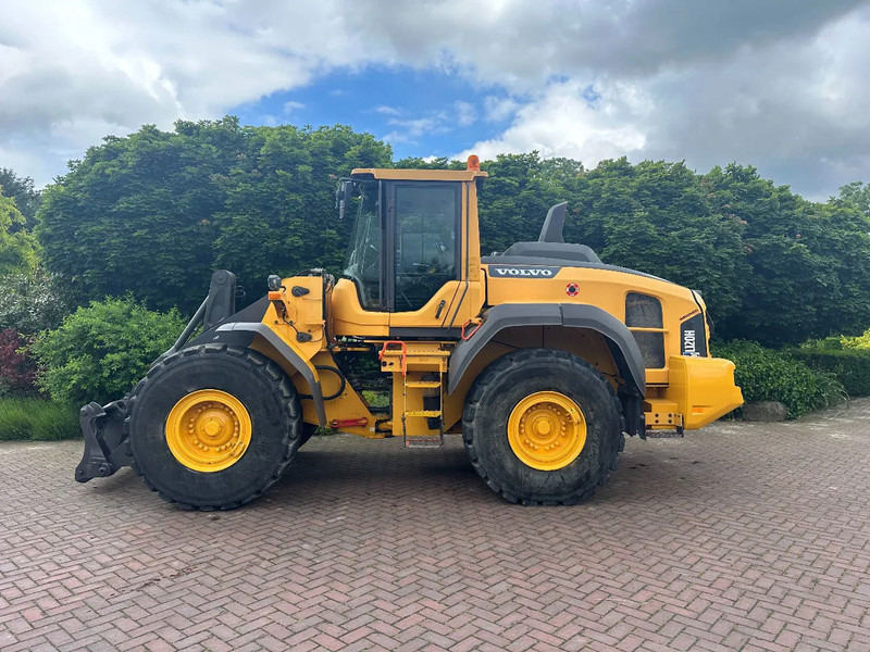 Volvo L120 H - Wheel loader: picture 1 Volvo L120 H - Wheel loader: picture 1