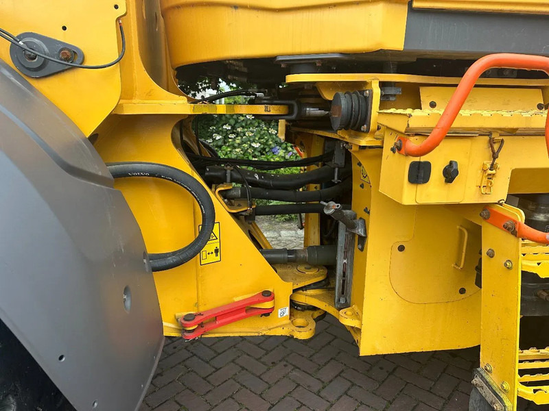 Wheel loader Volvo L120 H: picture 6