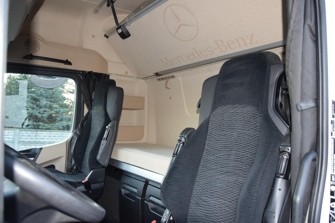 Tractor unit Mercedes-Benz Actros 5 1845 BigSpace: picture 9