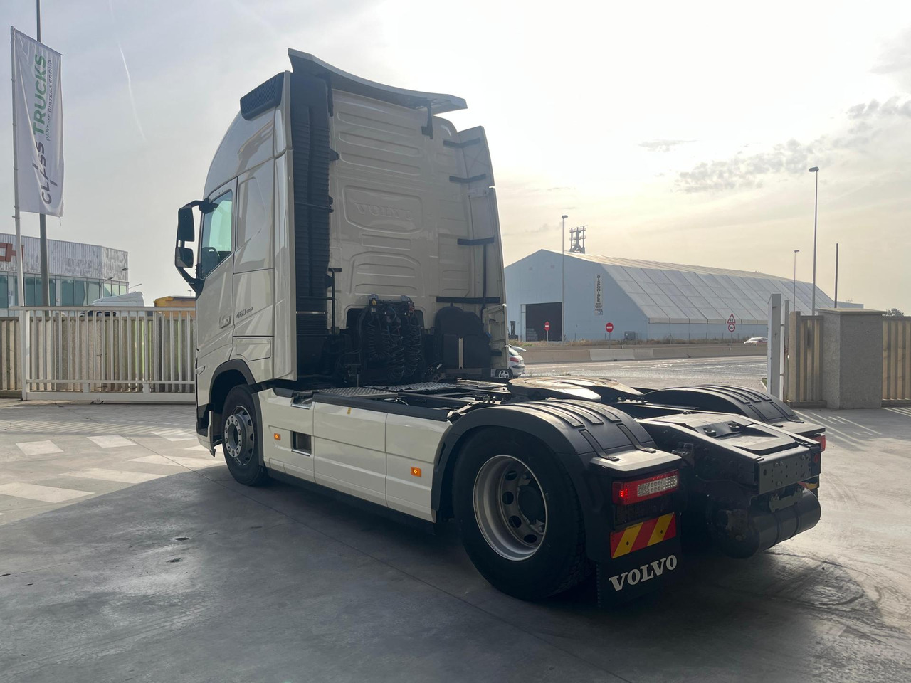 Volvo FH 460 Globetrotter XL i-Save I-ParkCool - Tractor unit: picture 3 Volvo FH 460 Globetrotter XL i-Save I-ParkCool - Tractor unit: picture 3