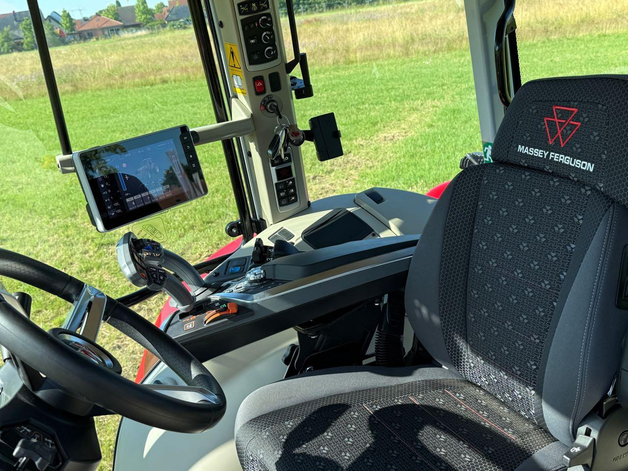 Massey Ferguson MF 6S.165 DYNA-VT - Farm tractor: picture 4 Massey Ferguson MF 6S.165 DYNA-VT - Farm tractor: picture 4