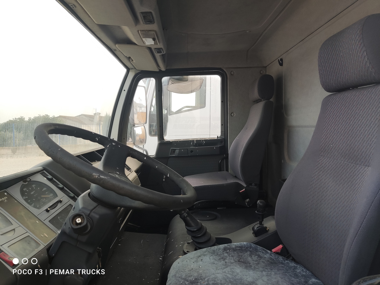 Dropside/ Flatbed truck MAN L2000: picture 8