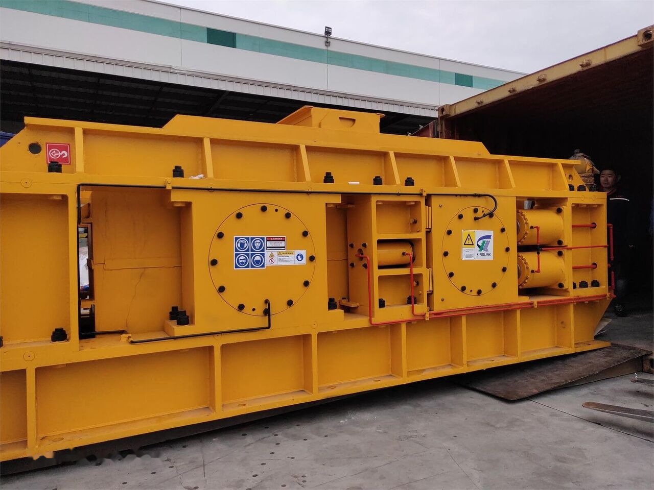 New Crusher Kinglink KL2PGS1500 hydraulic roller crusher for sand making: picture 9