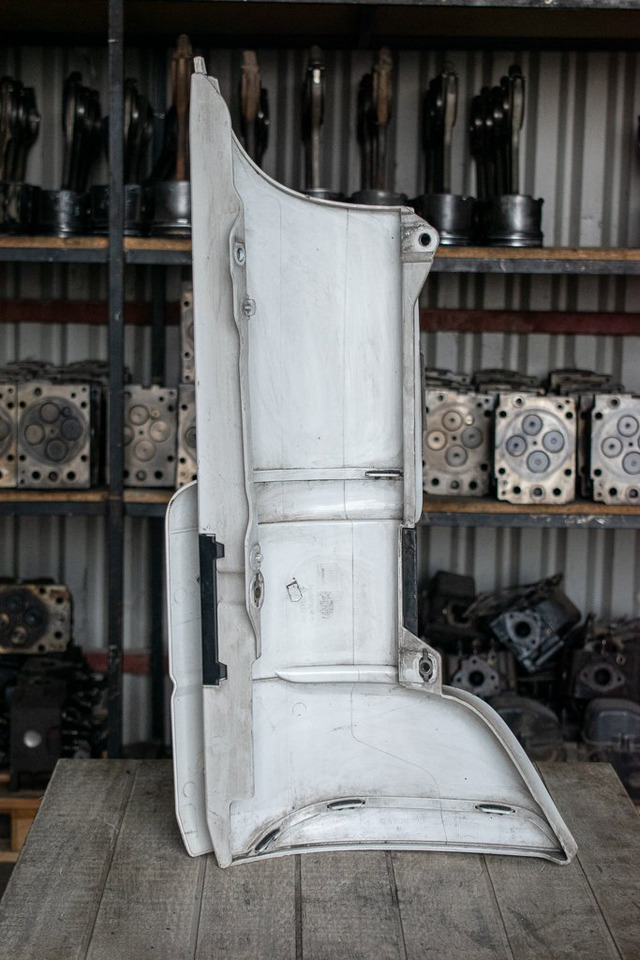 MERCEDES-BENZ ACTROS MP II LEFT - DRIVER - Bumper corner for Truck: picture 2 MERCEDES-BENZ ACTROS MP II LEFT - DRIVER - Bumper corner for Truck: picture 2