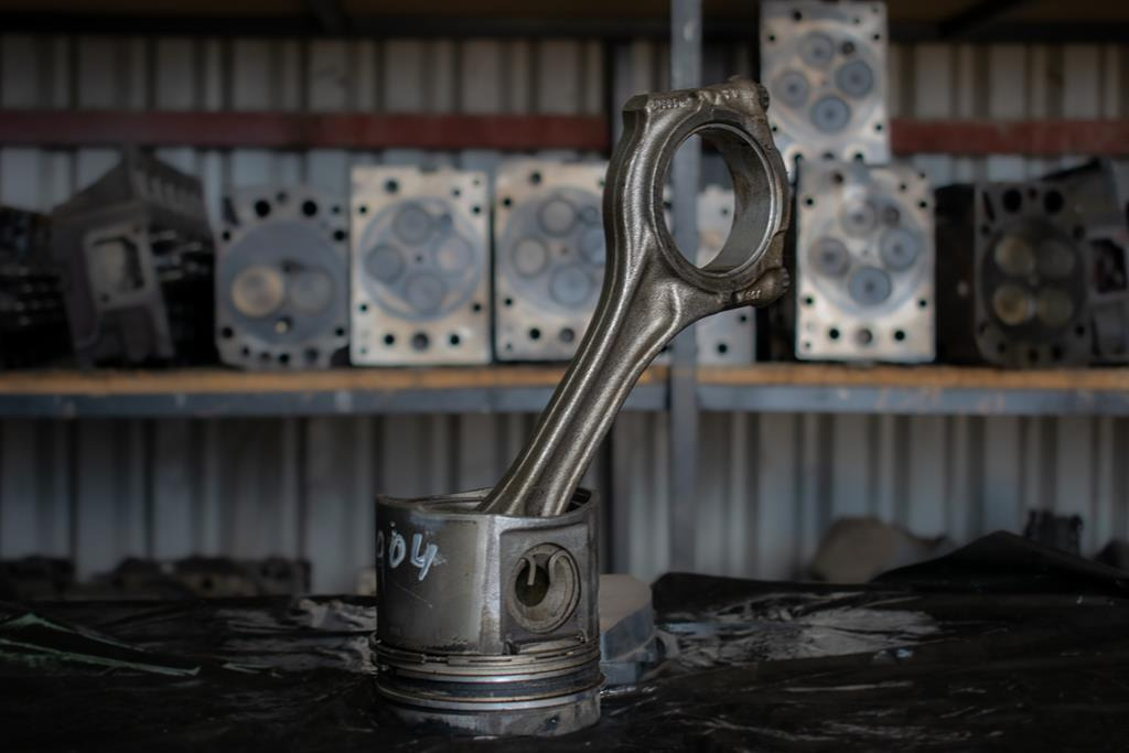 MERCEDES-BENZ ATEGO 4 CYLINDER WITH ENGINE CODE OM 904 - Connecting rod for Truck: picture 3 MERCEDES-BENZ ATEGO 4 CYLINDER WITH ENGINE CODE OM 904 - Connecting rod for Truck: picture 3