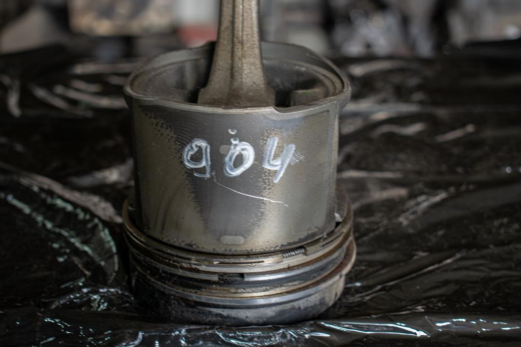 MERCEDES-BENZ ATEGO 4 CYLINDER WITH ENGINE CODE OM 904 - Connecting rod for Truck: picture 2 MERCEDES-BENZ ATEGO 4 CYLINDER WITH ENGINE CODE OM 904 - Connecting rod for Truck: picture 2