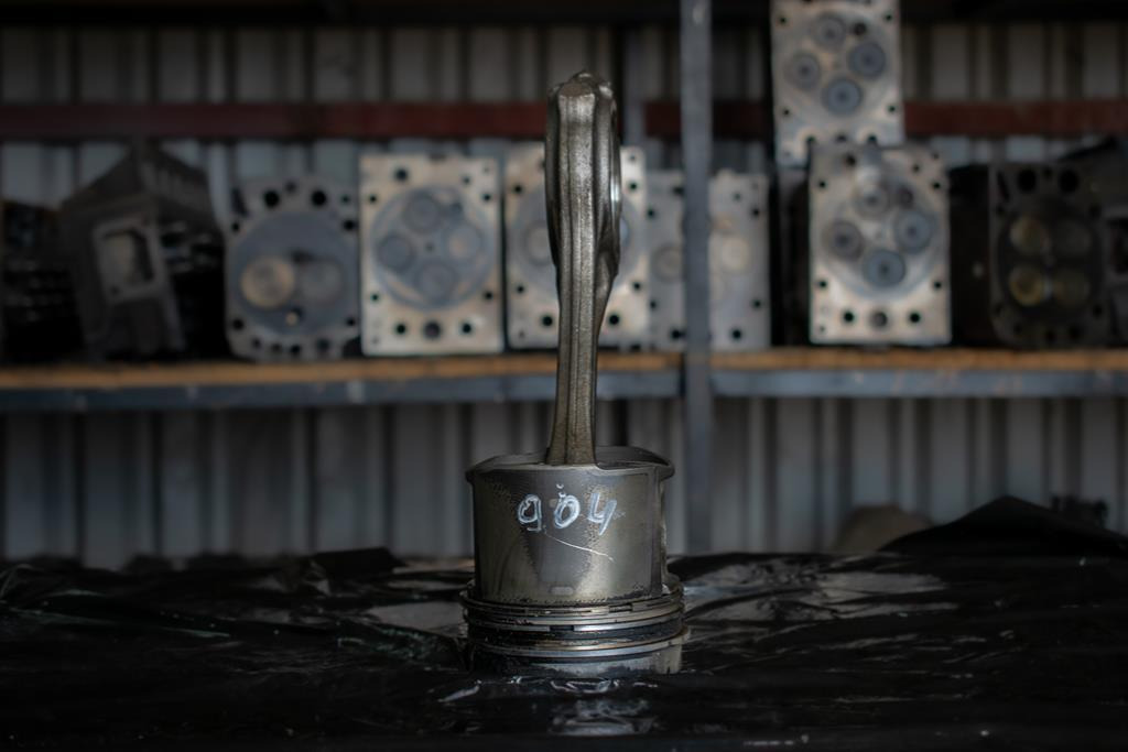 MERCEDES-BENZ ATEGO 4 CYLINDER WITH ENGINE CODE OM 904 - Connecting rod for Truck: picture 1 MERCEDES-BENZ ATEGO 4 CYLINDER WITH ENGINE CODE OM 904 - Connecting rod for Truck: picture 1