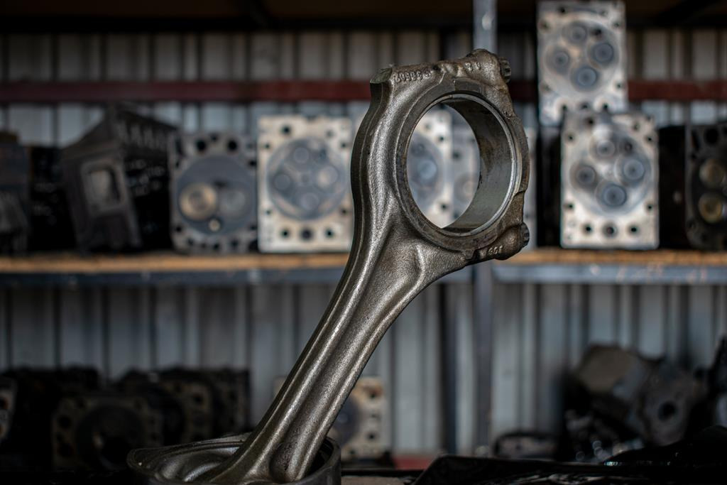 MERCEDES-BENZ ATEGO 4 CYLINDER WITH ENGINE CODE OM 904 - Connecting rod for Truck: picture 4 MERCEDES-BENZ ATEGO 4 CYLINDER WITH ENGINE CODE OM 904 - Connecting rod for Truck: picture 4