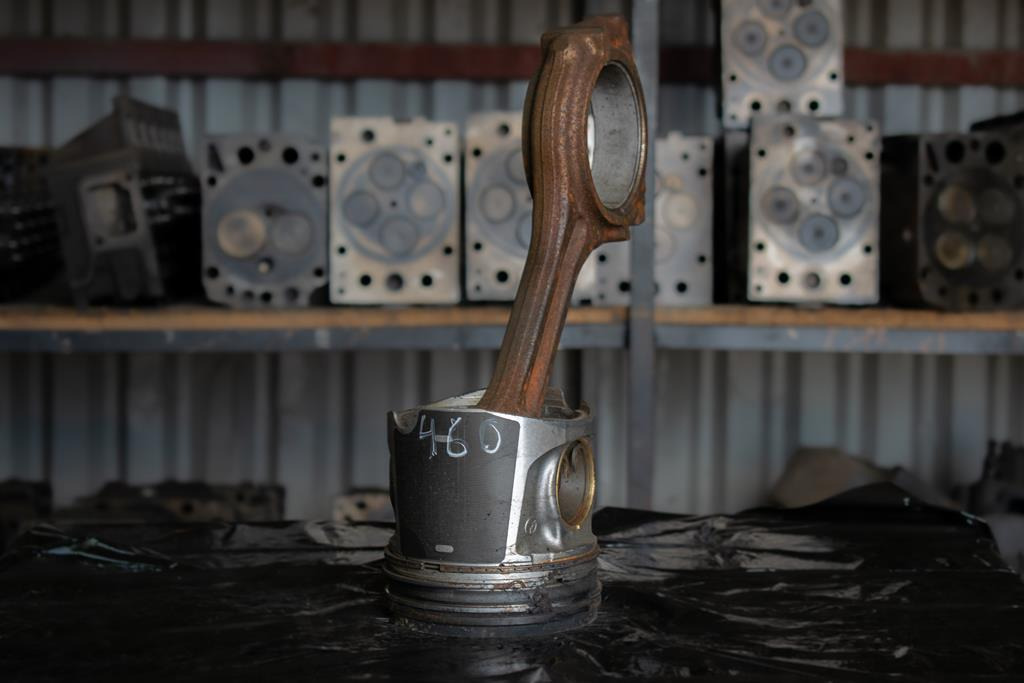 MERCEDES-BENZ AXOR EURO V WITH ENGINE CODE OM 460 - Connecting rod for Truck: picture 1 MERCEDES-BENZ AXOR EURO V WITH ENGINE CODE OM 460 - Connecting rod for Truck: picture 1