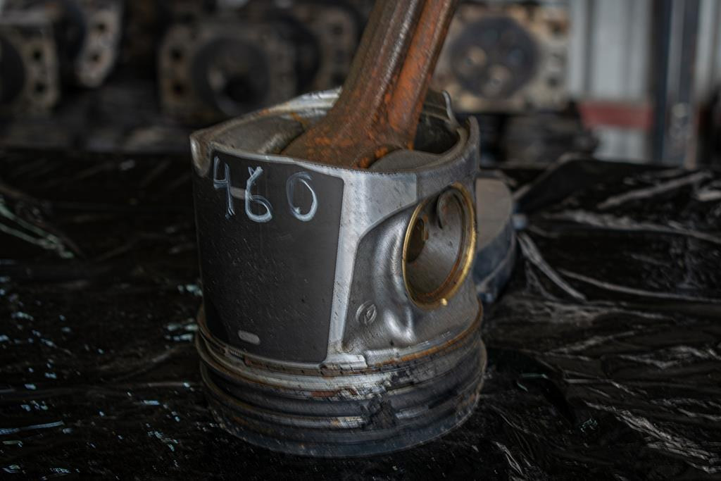 MERCEDES-BENZ AXOR EURO V WITH ENGINE CODE OM 460 - Connecting rod for Truck: picture 2 MERCEDES-BENZ AXOR EURO V WITH ENGINE CODE OM 460 - Connecting rod for Truck: picture 2