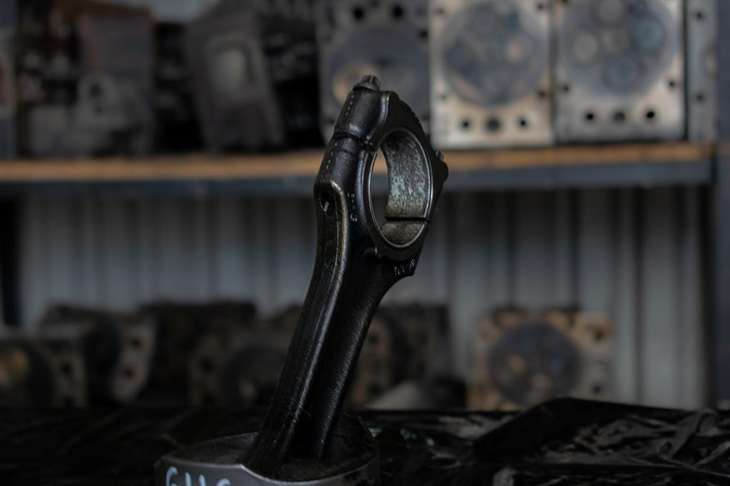 MERCEDES-BENZ SPRINTER 4CYLINDER WITH ENGINE CODE OM 646 - Connecting rod for Truck: picture 1 MERCEDES-BENZ SPRINTER 4CYLINDER WITH ENGINE CODE OM 646 - Connecting rod for Truck: picture 1