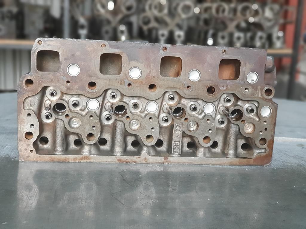 MERCEDES-BENZ VARIO - Cylinder head for Truck: picture 2 MERCEDES-BENZ VARIO - Cylinder head for Truck: picture 2
