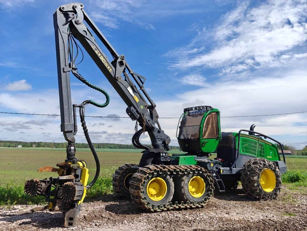 Forestry harvester John Deere 1270 G: picture 1