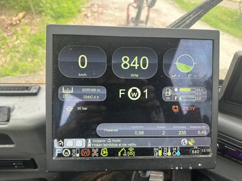 Forestry harvester Komatsu 911.4: picture 17