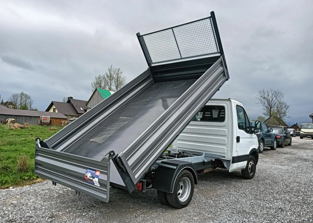 Iveco 35C13, 35C12, 35C15 - Tipper van: picture 3 Iveco 35C13, 35C12, 35C15 - Tipper van: picture 3