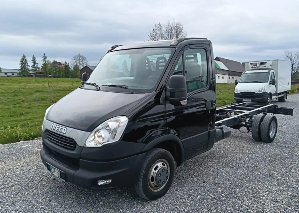 Iveco 35C13, 35C12, 35C15 - Cab chassis truck: picture 3 Iveco 35C13, 35C12, 35C15 - Cab chassis truck: picture 3