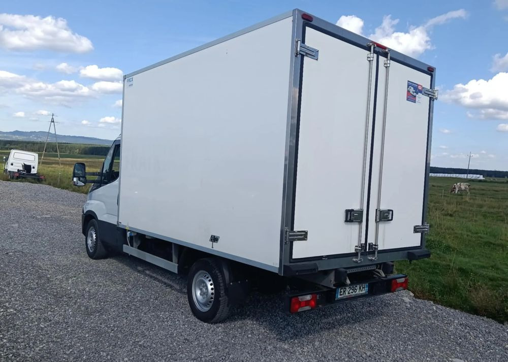 Iveco 35S16, 35S15, 35S14, 35S13, 35C13, 35C14 - Refrigerated van: picture 5 Iveco 35S16, 35S15, 35S14, 35S13, 35C13, 35C14 - Refrigerated van: picture 5