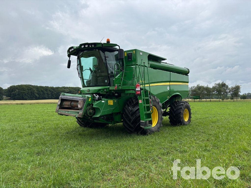 John Deere S690i - Combine harvester: picture 1 John Deere S690i - Combine harvester: picture 1