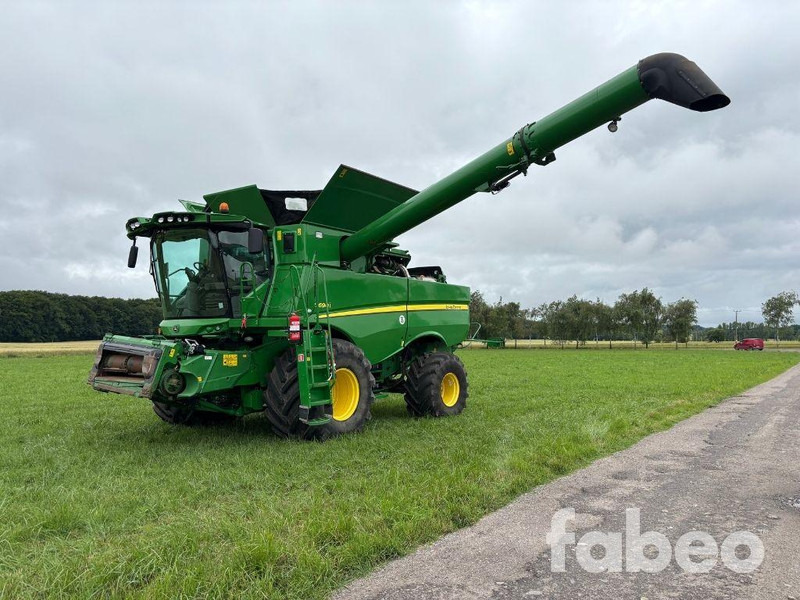 John Deere S690i - Combine harvester: picture 2 John Deere S690i - Combine harvester: picture 2