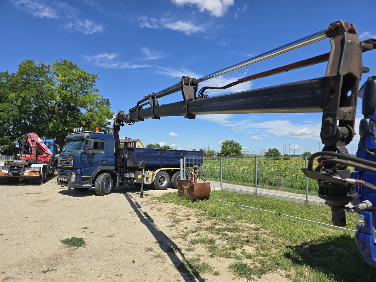 VOLVO FM 420 6X4 / KIPPER / CRANE HMF 1823 K4 - Tipper, Crane truck: picture 4 VOLVO FM 420 6X4 / KIPPER / CRANE HMF 1823 K4 - Tipper, Crane truck: picture 4