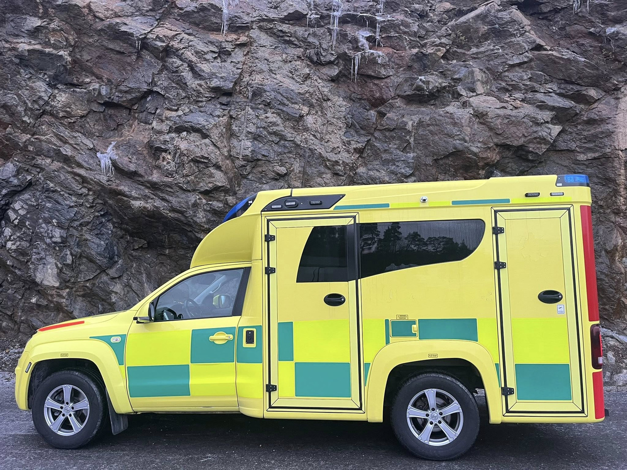 VOLKSWAGEN Amarok 4motion - AMBULANCE / ambulanse / ambulanssi - Ambulance: picture 5 VOLKSWAGEN Amarok 4motion - AMBULANCE / ambulanse / ambulanssi - Ambulance: picture 5