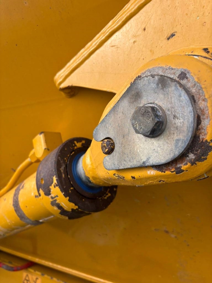 Articulated dumper Bell B 20 E: picture 28