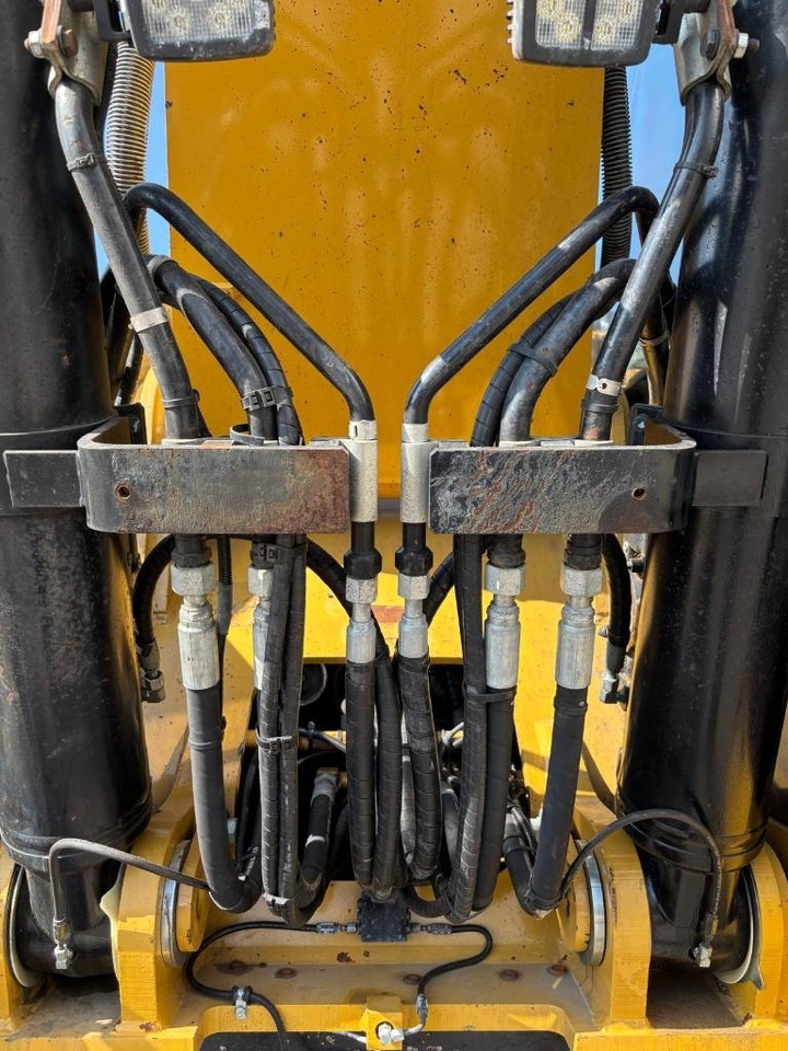 Crawler excavator CAT 330 FL: picture 22