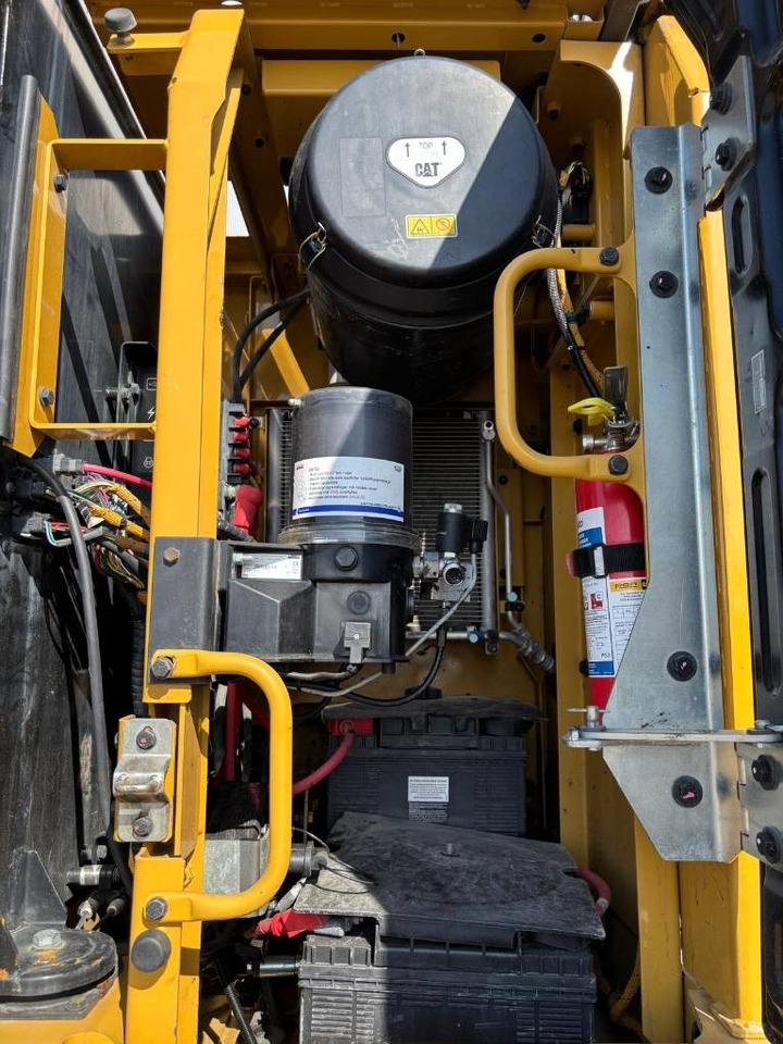 Crawler excavator CAT 330 FL: picture 19