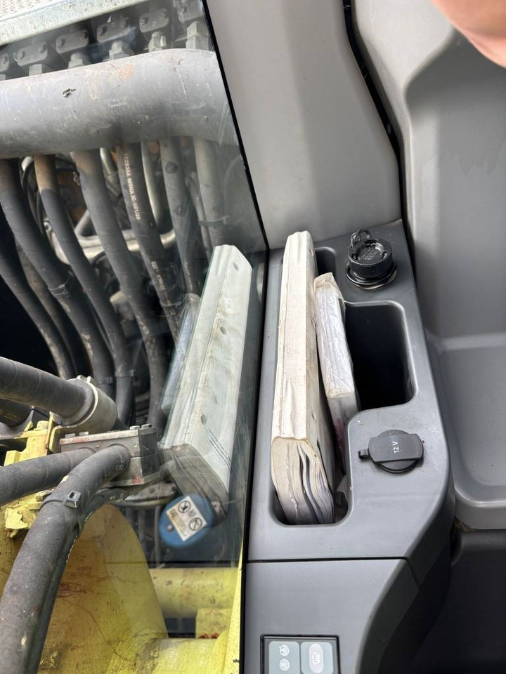 Wheel excavator CAT M 320 F: picture 15