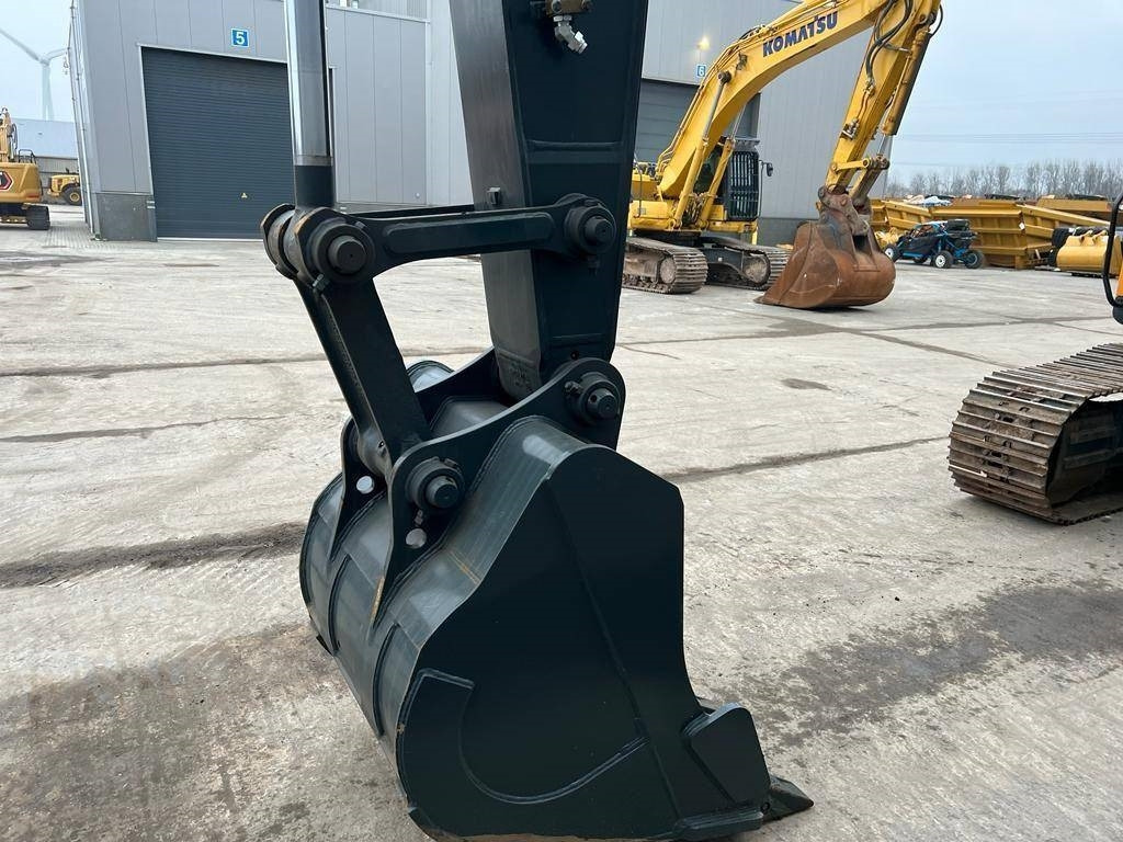 New Crawler excavator Hyundai R 210: picture 17
