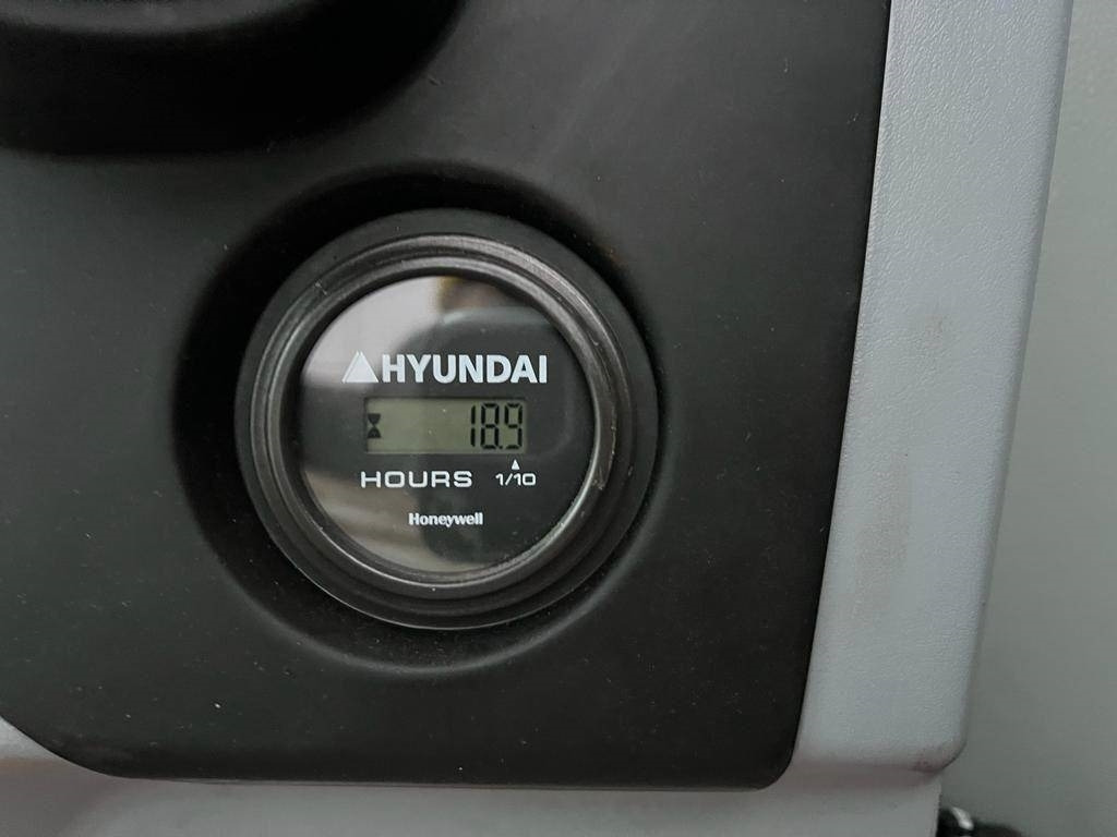 New Crawler excavator Hyundai R 210: picture 10