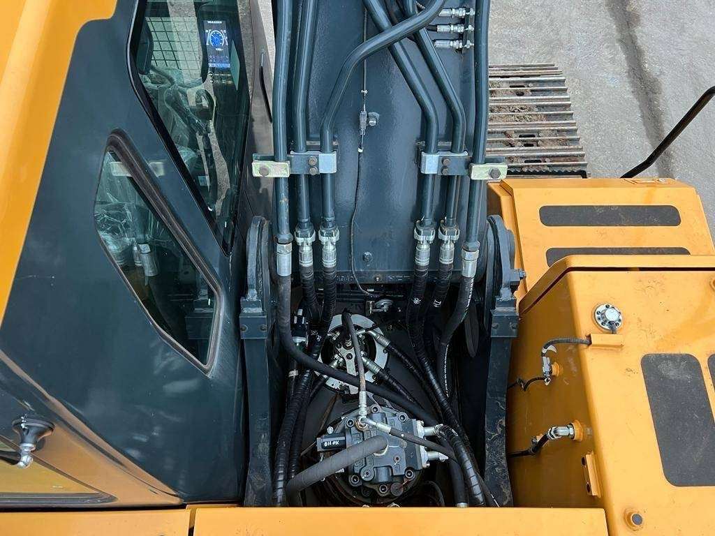 New Crawler excavator Hyundai R 210: picture 22