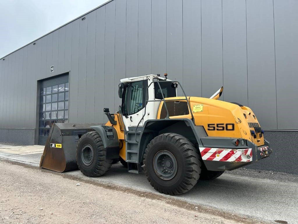 Liebherr L 550 (Comes with High-tip - Mit Hochkipper) - Wheel loader: picture 3 Liebherr L 550 (Comes with High-tip - Mit Hochkipper) - Wheel loader: picture 3