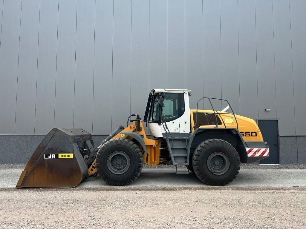 Liebherr L 550 (Comes with High-tip - Mit Hochkipper) - Wheel loader: picture 1 Liebherr L 550 (Comes with High-tip - Mit Hochkipper) - Wheel loader: picture 1