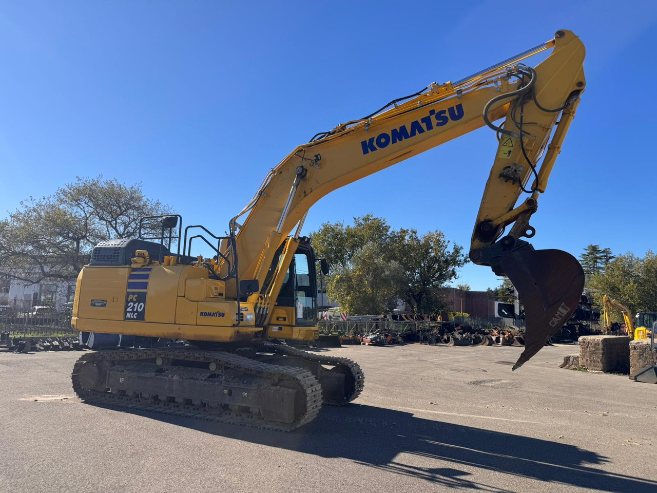 KOMATSU PC210 NLC-11 - Excavator: picture 1 KOMATSU PC210 NLC-11 - Excavator: picture 1