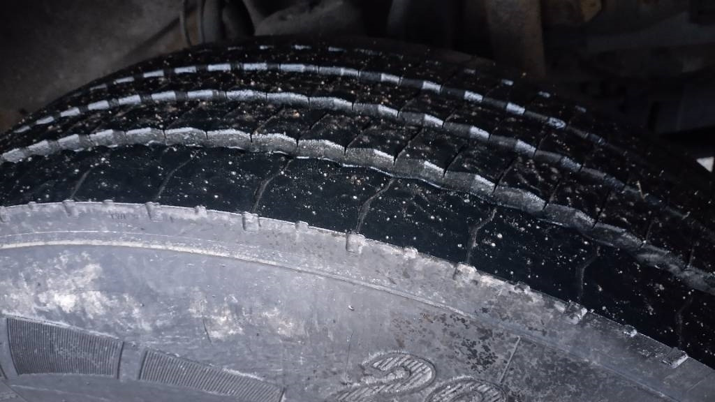 Scania P94 kokosivuaukeva kori+pl-nostin - Box truck: picture 3 Scania P94 kokosivuaukeva kori+pl-nostin - Box truck: picture 3